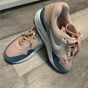 Nike Air Max 1 - size 6